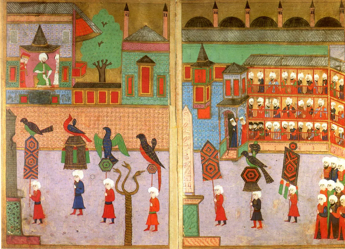 İki sayfaya yayılmış Atmeydanı sahnesi: solda köşkte oturan padişah, sağda seyirci galerileri, önde alay hâlinde yürüyen esnaf ve taşıdıkları nesneler.
